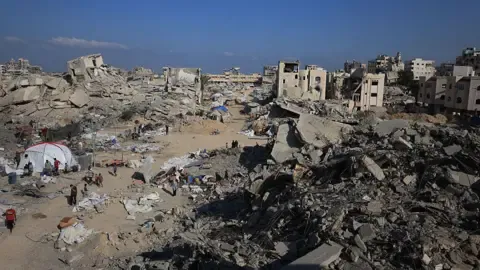 Military Armored Vehicles Advance into Key Gazan Civilian District